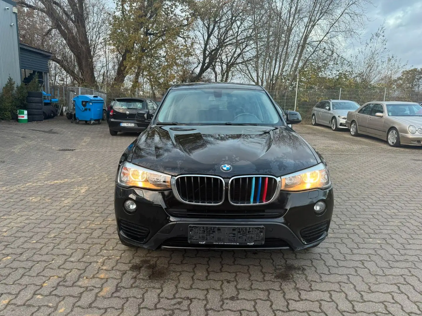 BMW X3 sDrive 18d AHK°PDC°NAVI°SZHG°TEMPOM°PANO°SH! Schwarz - 2