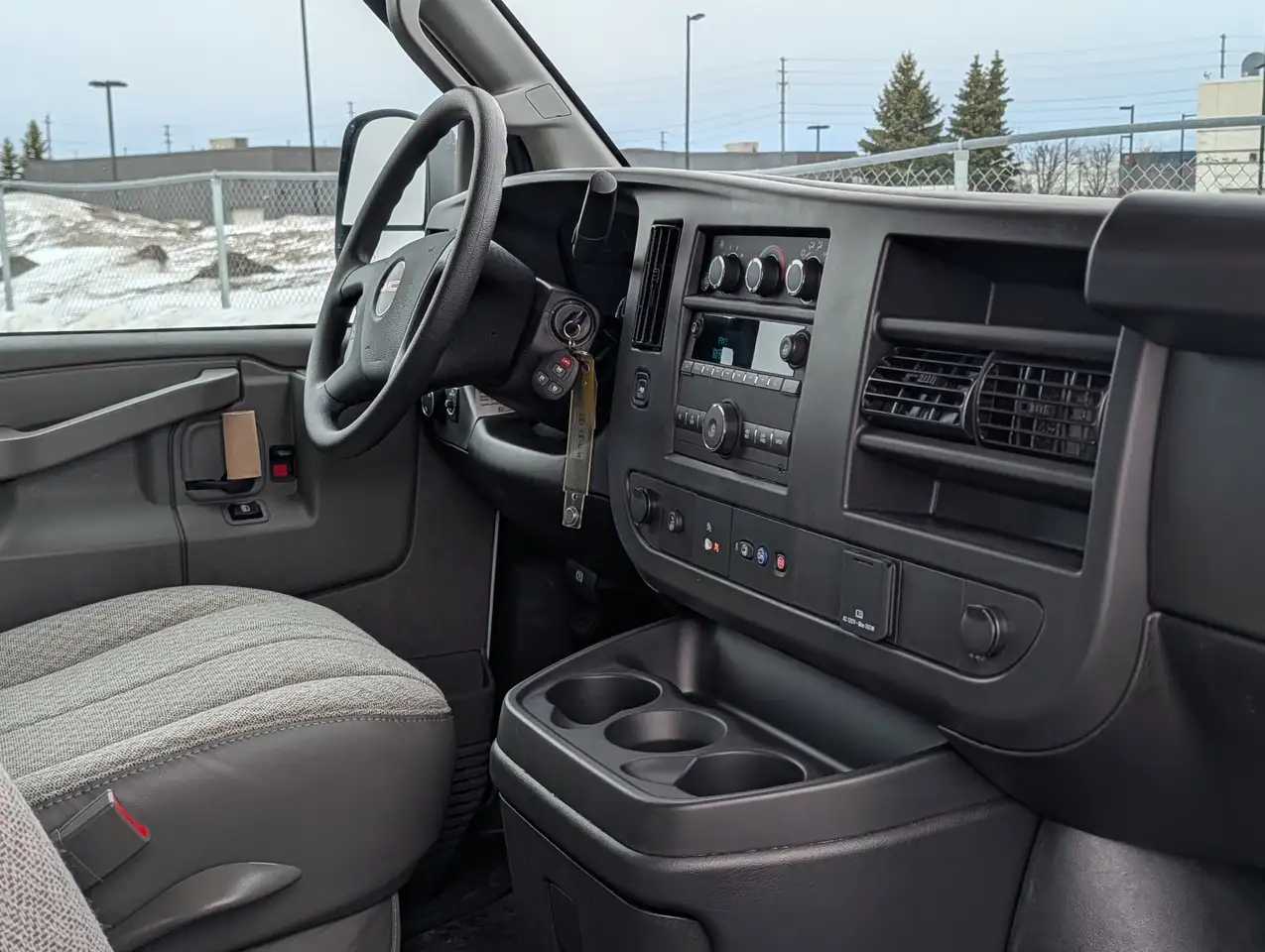 GMC Savana снимка GMC Savana