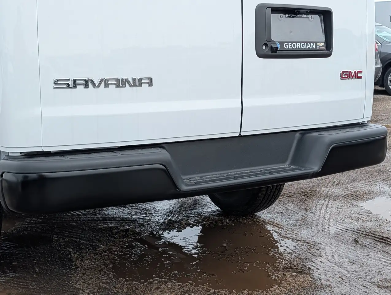 GMC Savana снимка GMC Savana