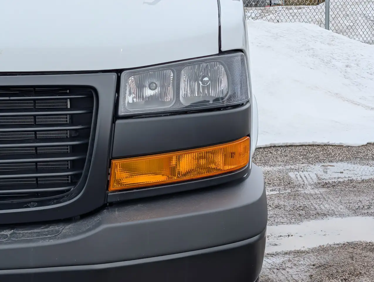 GMC Savana снимка GMC Savana