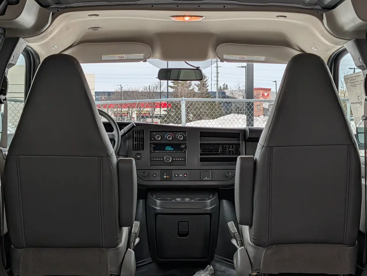 GMC Savana снимка GMC Savana