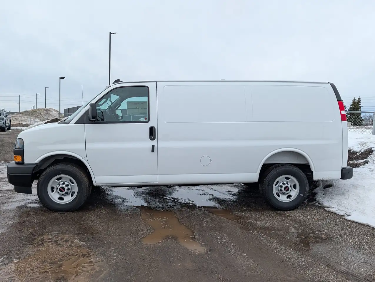 GMC Savana снимка GMC Savana