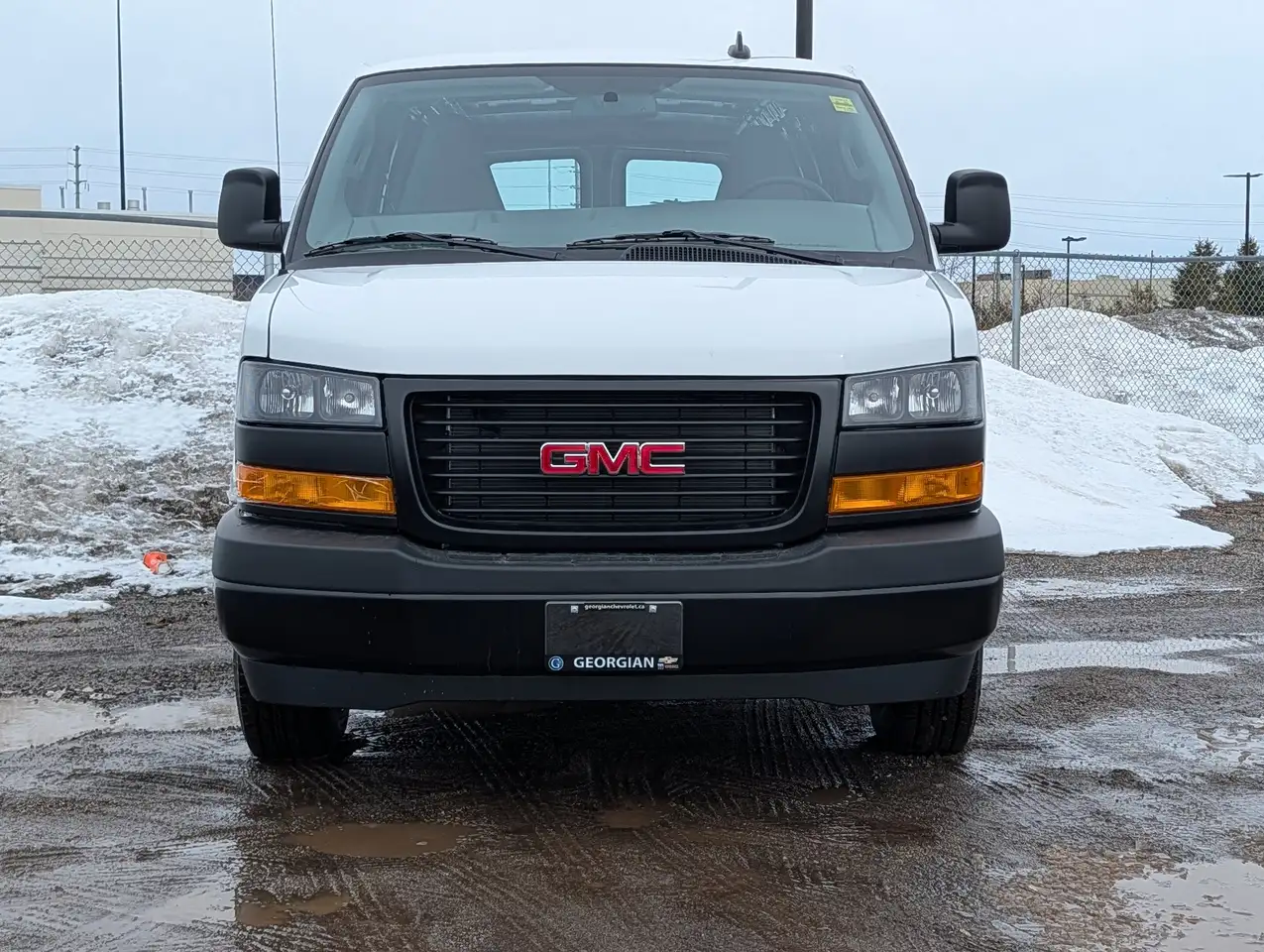 GMC Savana снимка GMC Savana