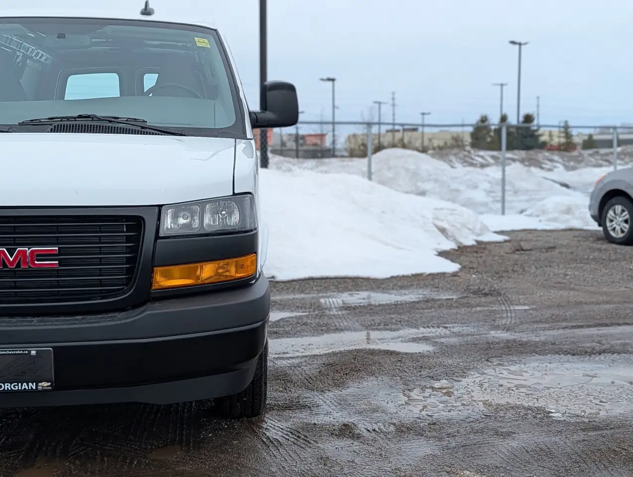 GMC Savana снимка GMC Savana