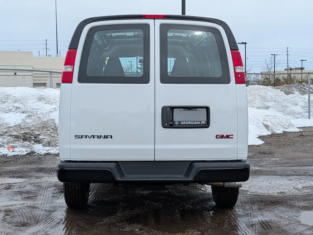 GMC Savana снимка GMC Savana