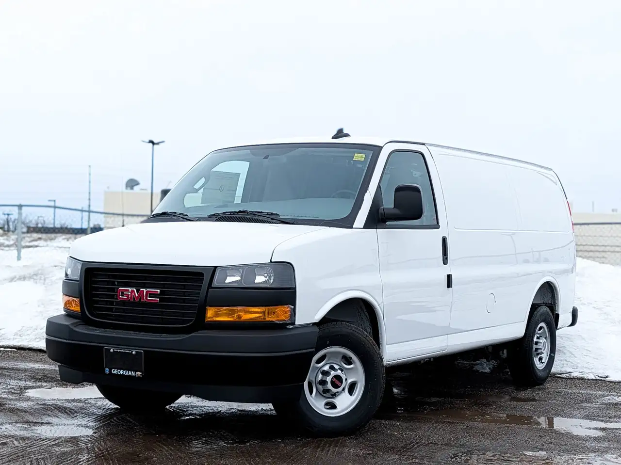 GMC Savana снимка GMC Savana
