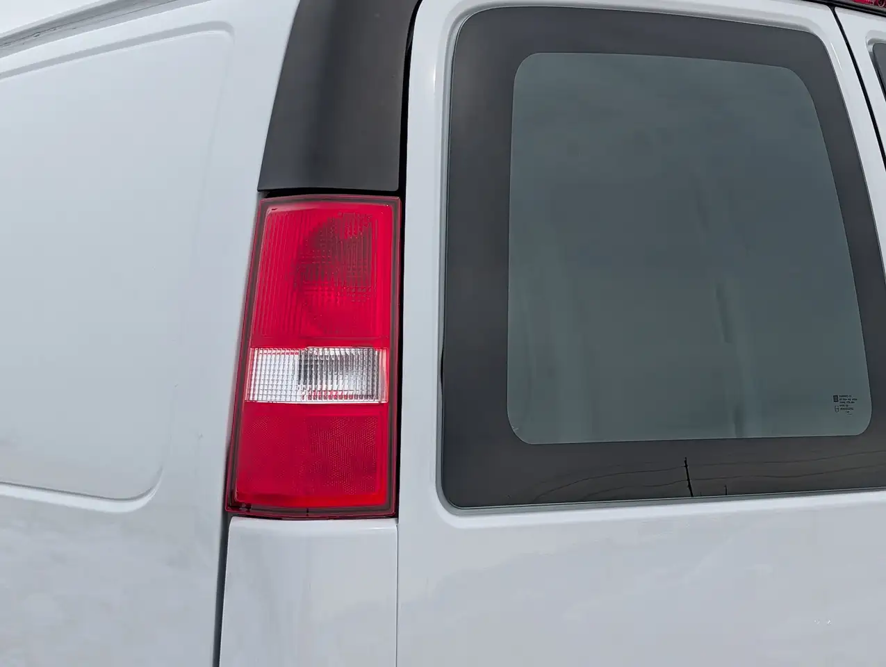 GMC Savana снимка GMC Savana