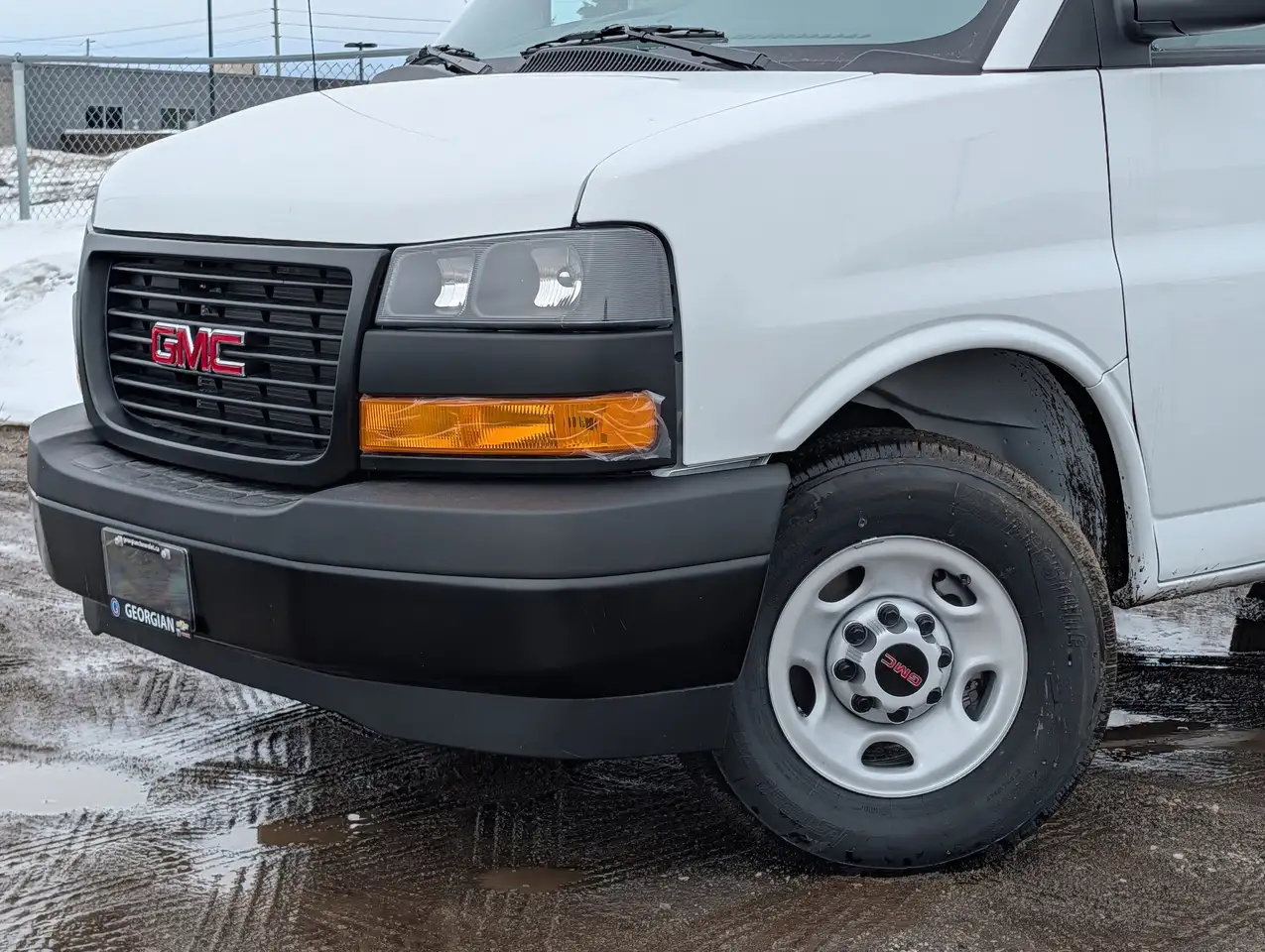 GMC Savana снимка GMC Savana