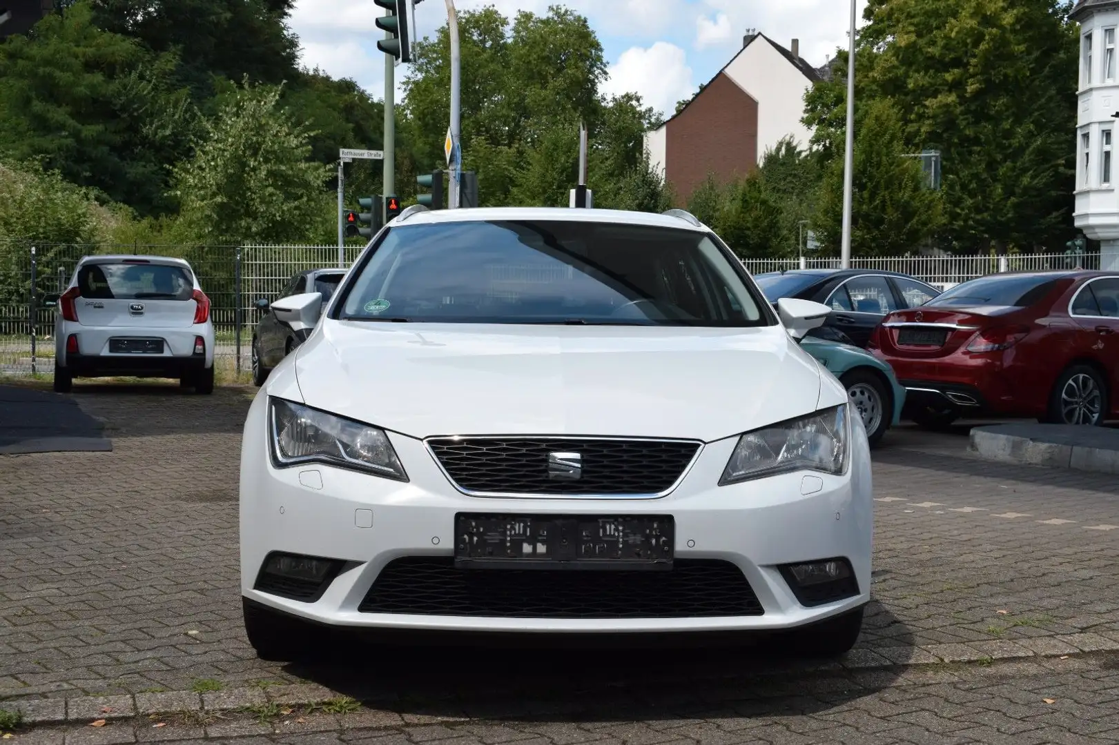 SEAT Leon ST Style PDC Navi Klimaautomatik TÜV neu Bianco - 2