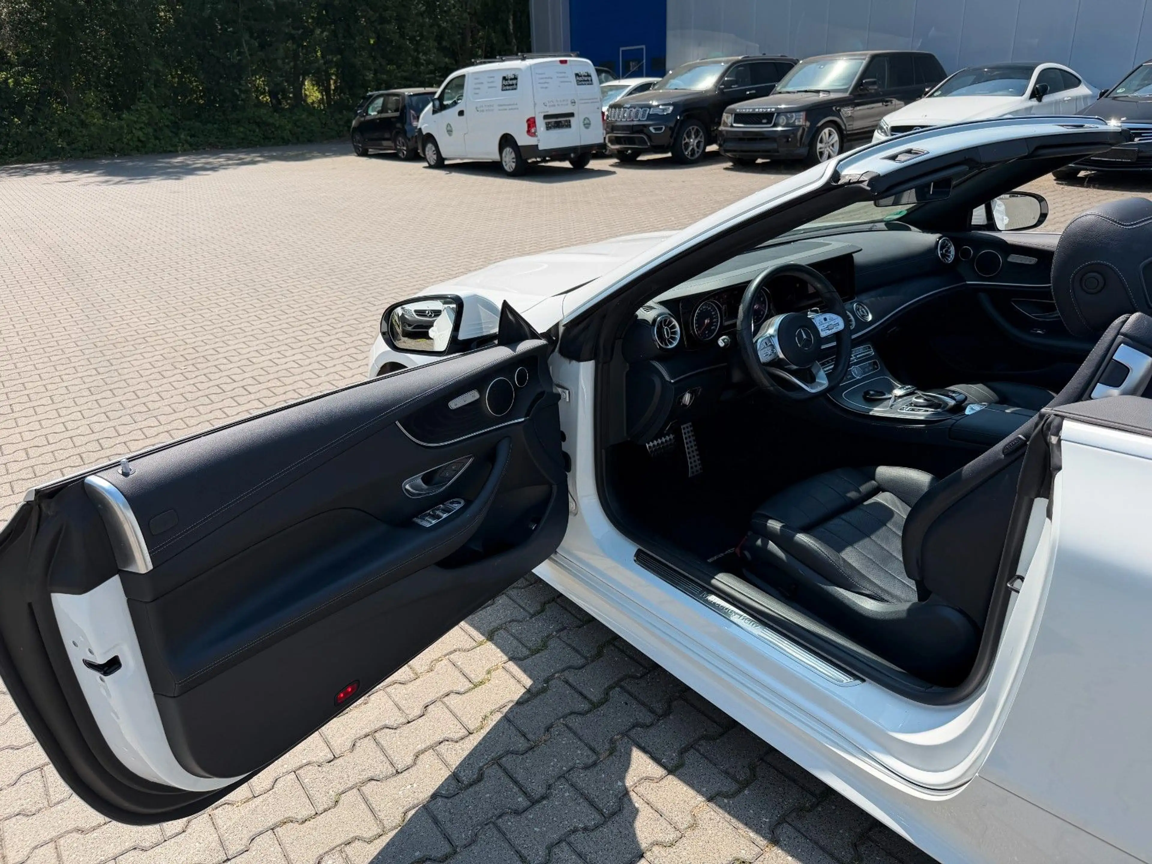 Mercedes-Benz E 300 E Cabrio Garantie *AMG Line *LED *Kamera — photo 15