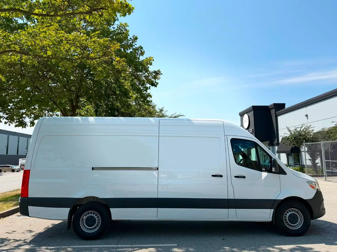 Mercedes-Benz Sprinter photo Mercedes-Benz Sprinter
