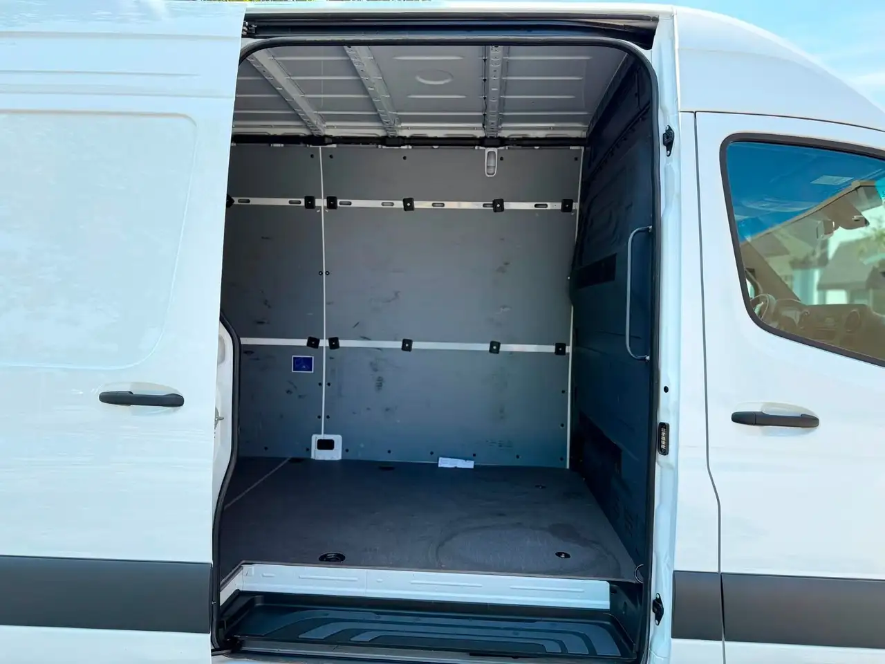 Mercedes-Benz Sprinter photo Mercedes-Benz Sprinter