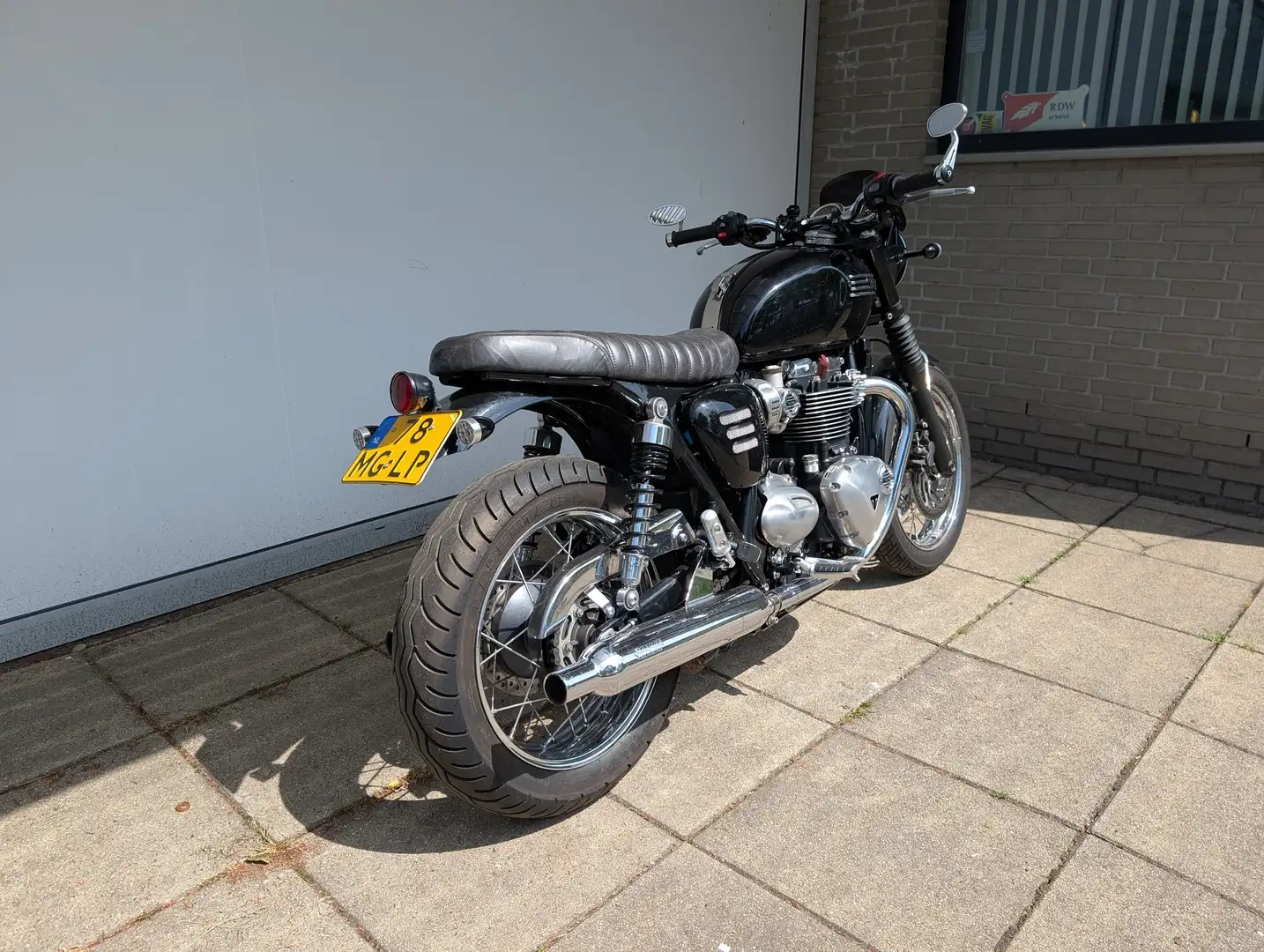 Triumph Bonneville T120 Zwart - 2