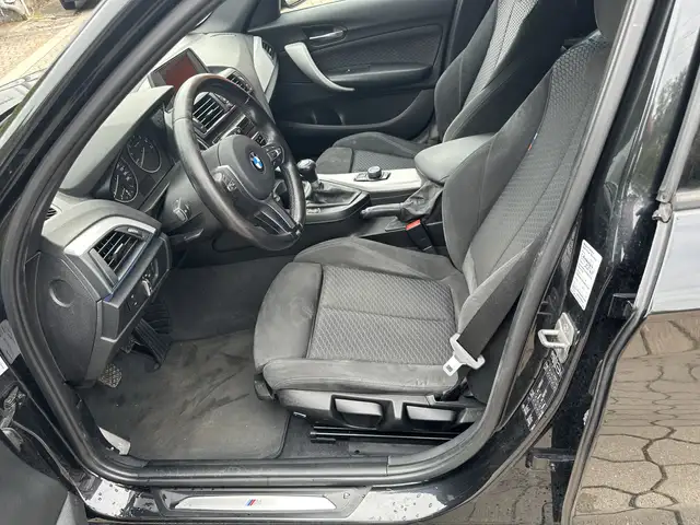 BMW 1 Series view 11