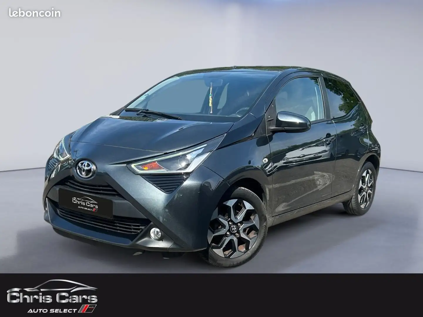Toyota Aygo 1.0 vvti x-look garantie 12 mois Gris - 1