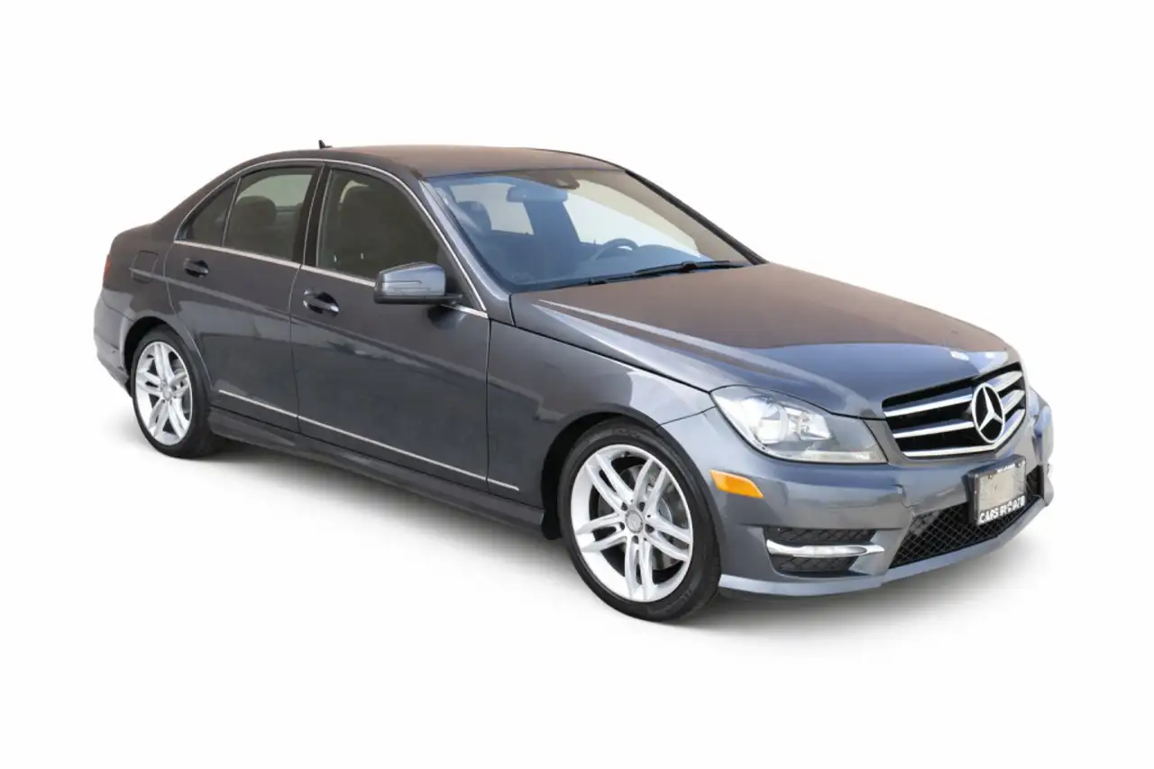 Mercedes-Benz C-Class снимка Mercedes-Benz C-Class