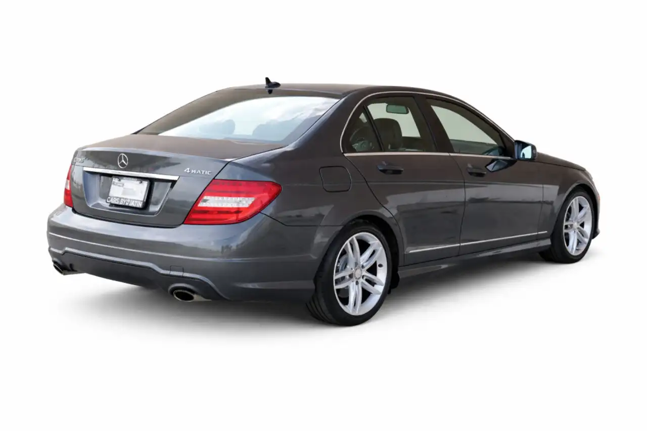 Mercedes-Benz C-Class снимка Mercedes-Benz C-Class