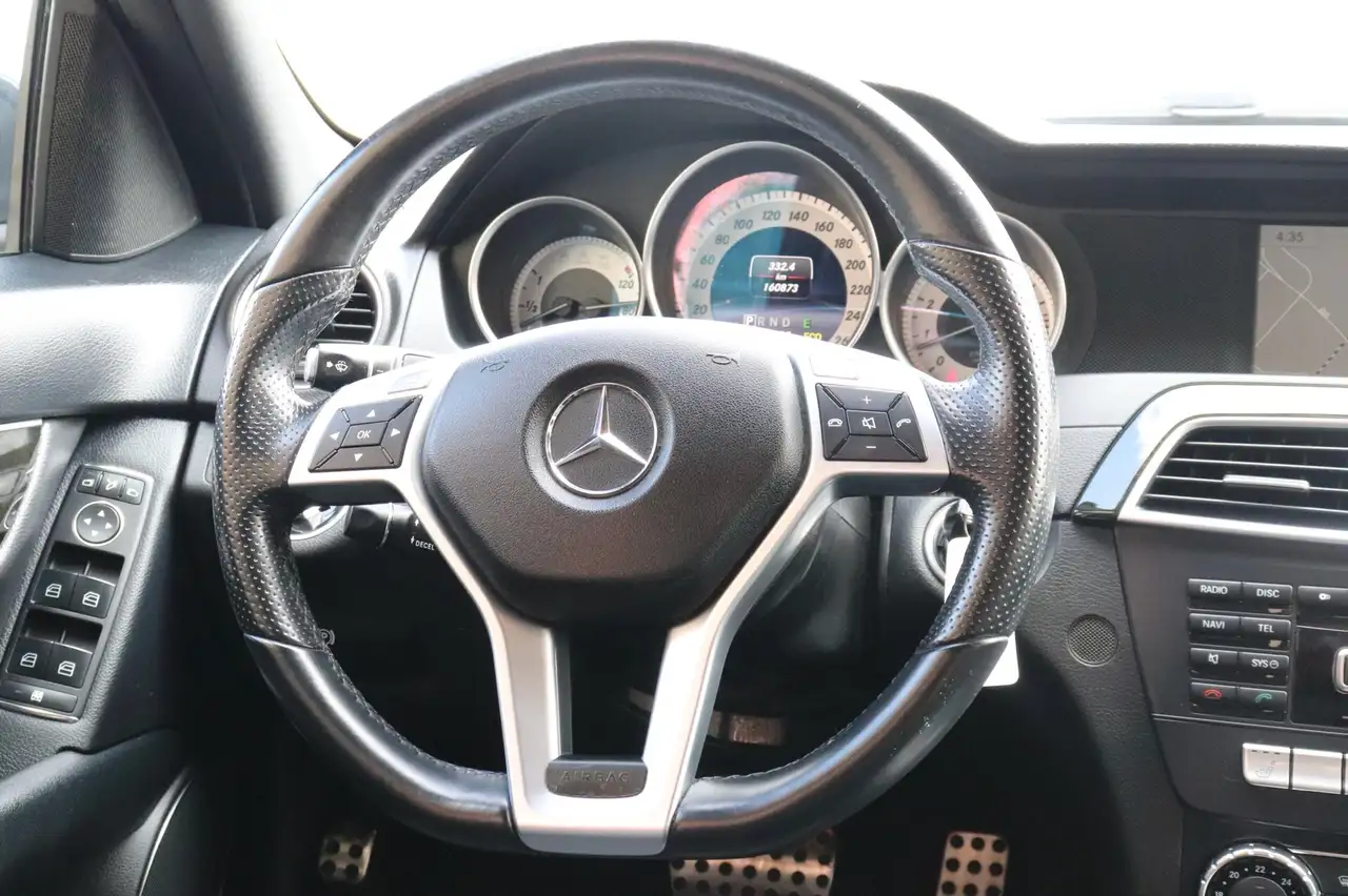 Mercedes-Benz C-Class снимка Mercedes-Benz C-Class
