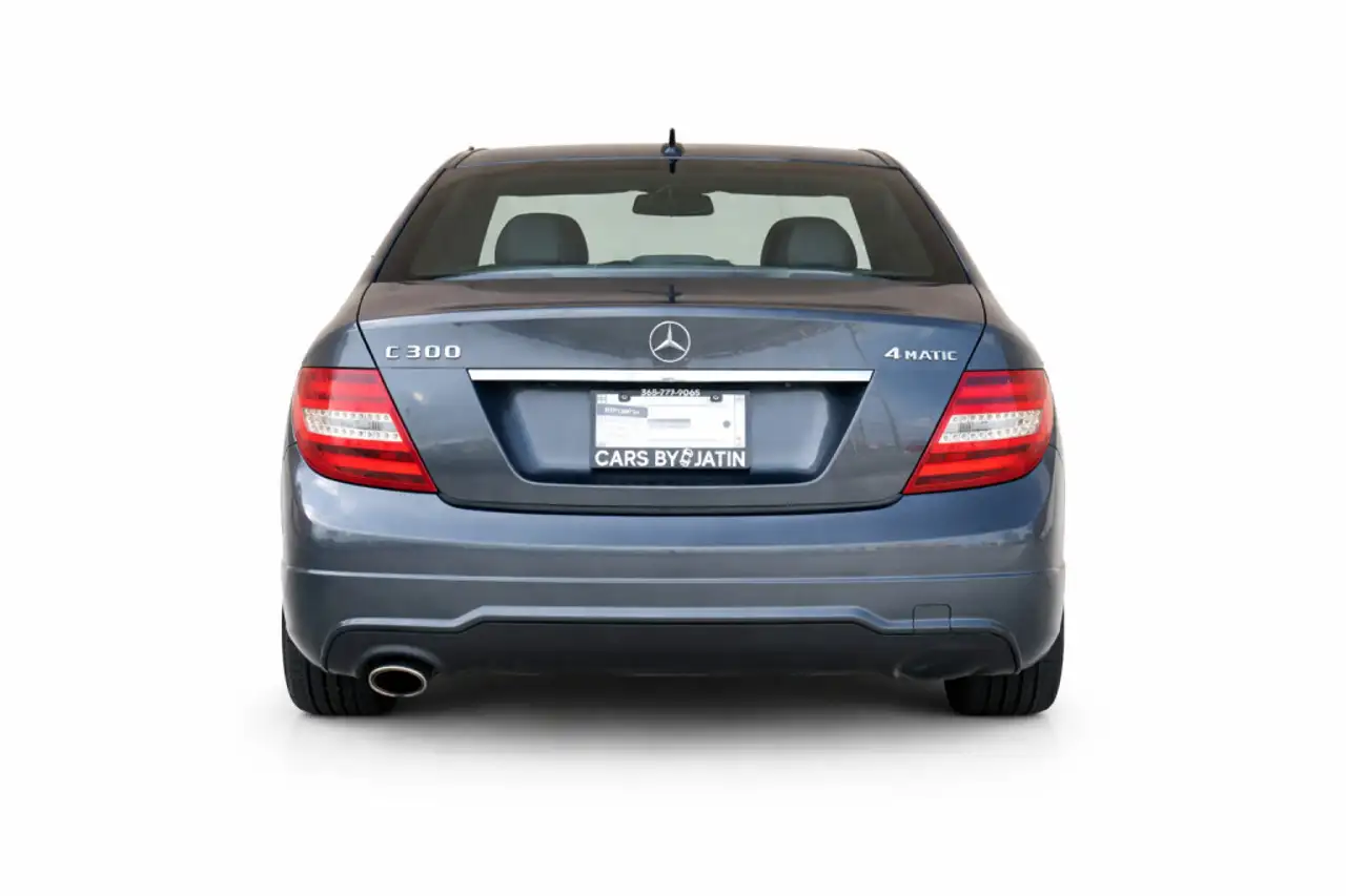 Mercedes-Benz C-Class снимка Mercedes-Benz C-Class