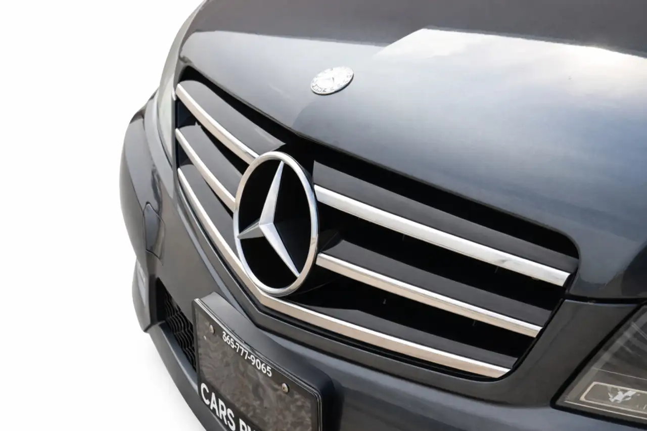 Mercedes-Benz C-Class снимка Mercedes-Benz C-Class