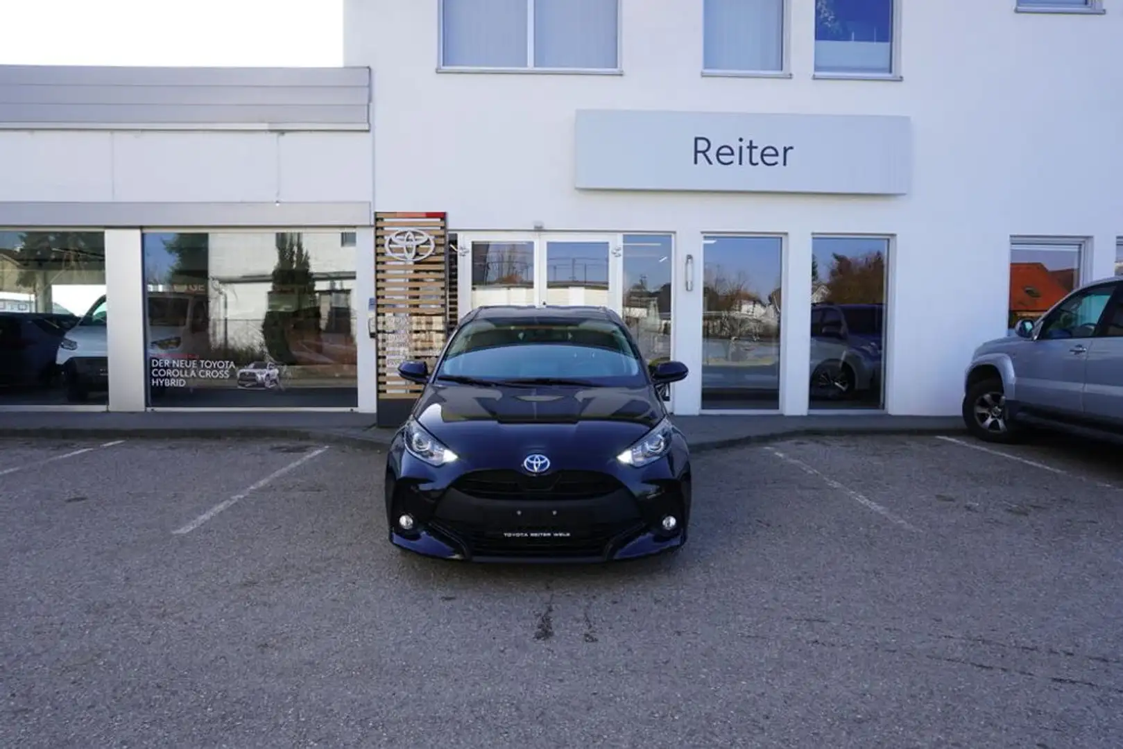 Toyota Yaris Hybrid Active Schwarz - 1