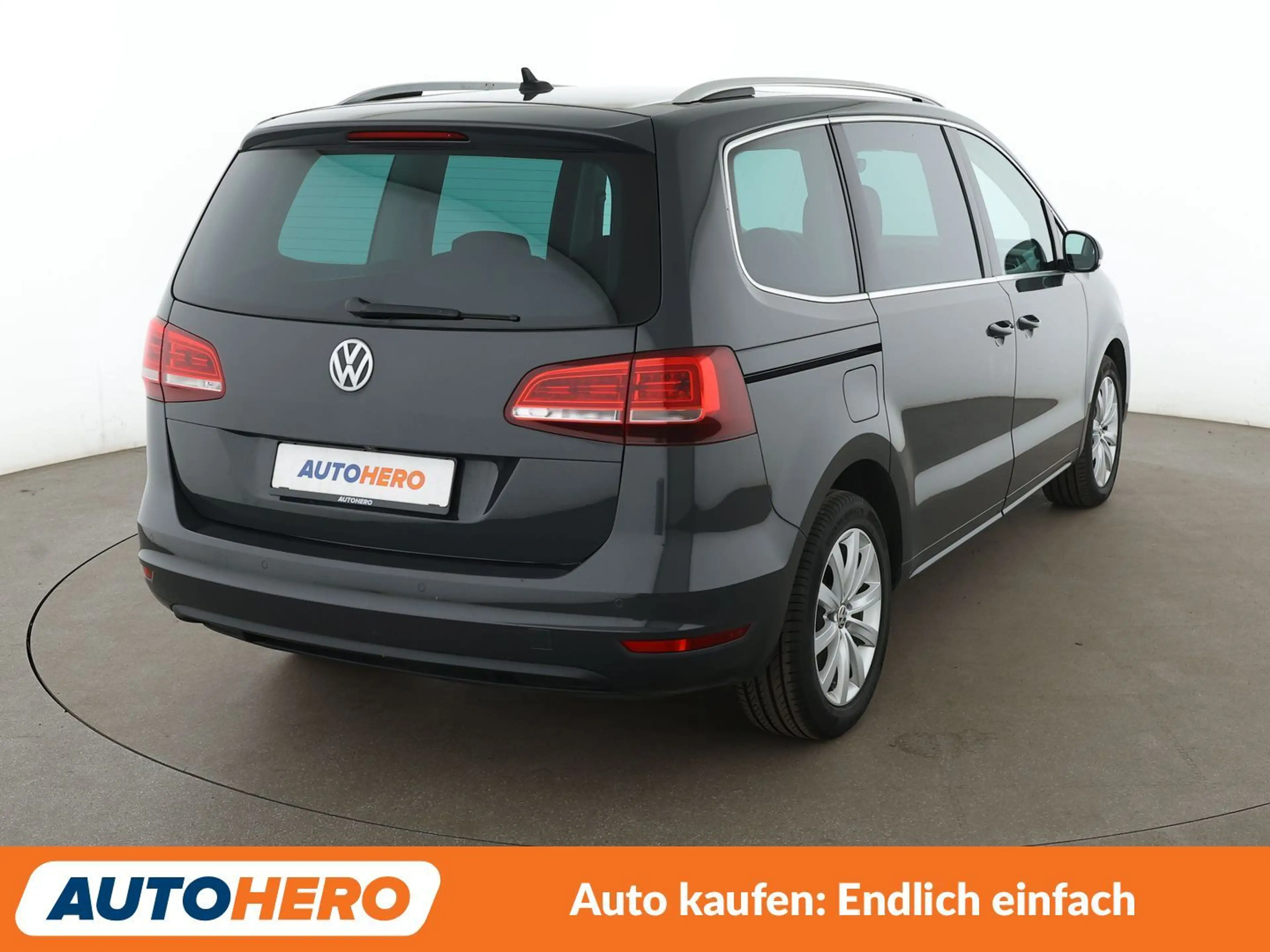 Volkswagen Sharan 1.4 TSI Highline BMT Aut.*NAVI*CAM*PDC* — photo 6