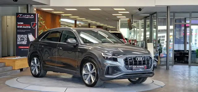 Audi Q8 view 3