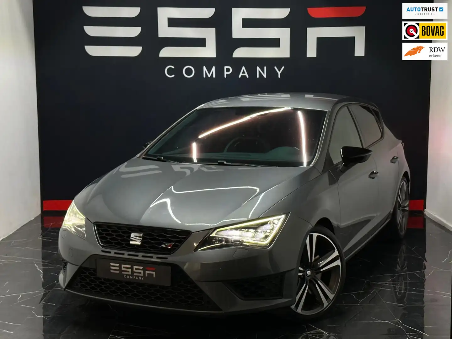 SEAT Leon 2.0 TSI Cupra 290 Connect DSG 19" CarPlay LED Grijs - 1