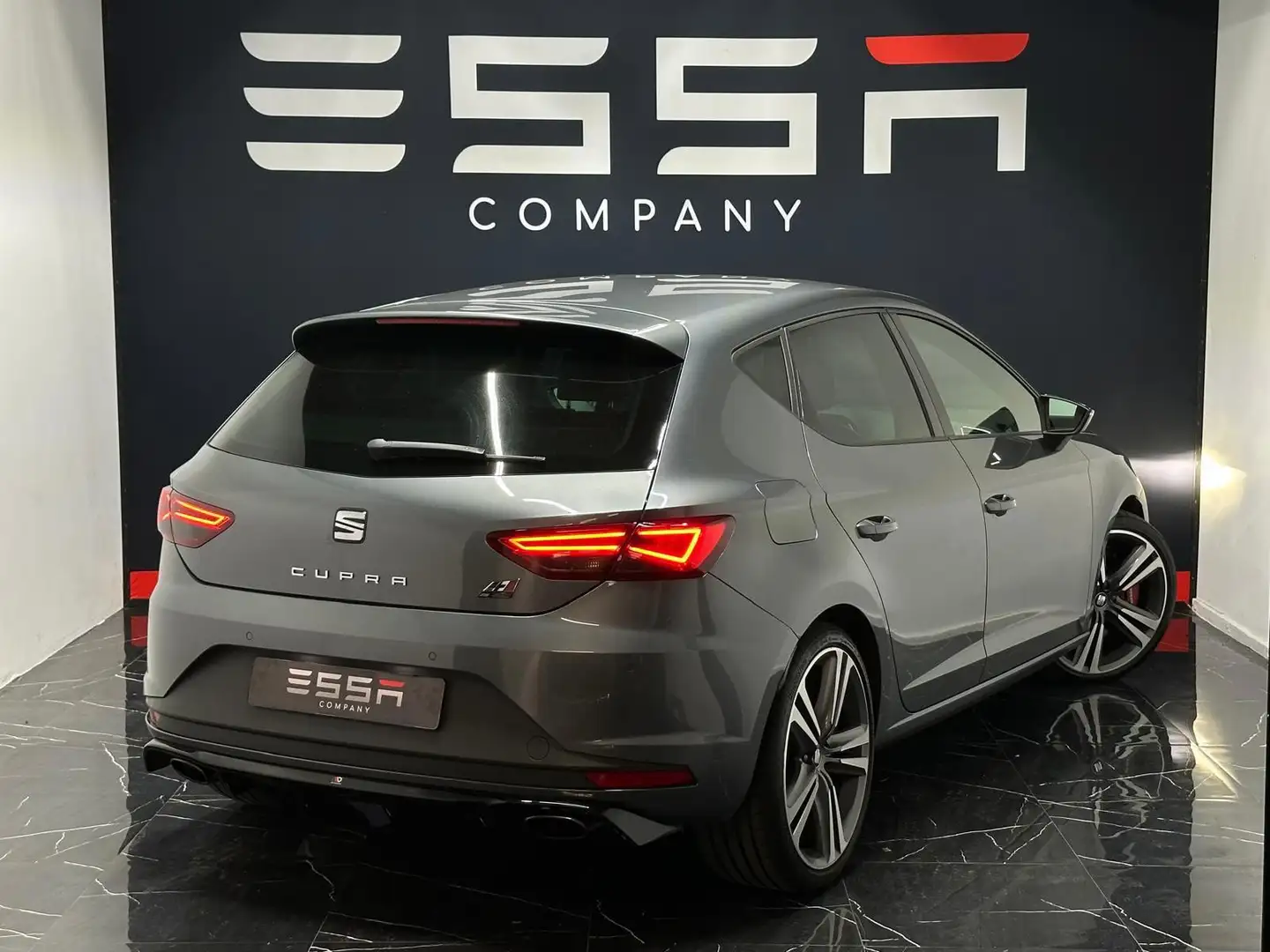 SEAT Leon 2.0 TSI Cupra 290 Connect DSG 19" CarPlay LED Grijs - 2