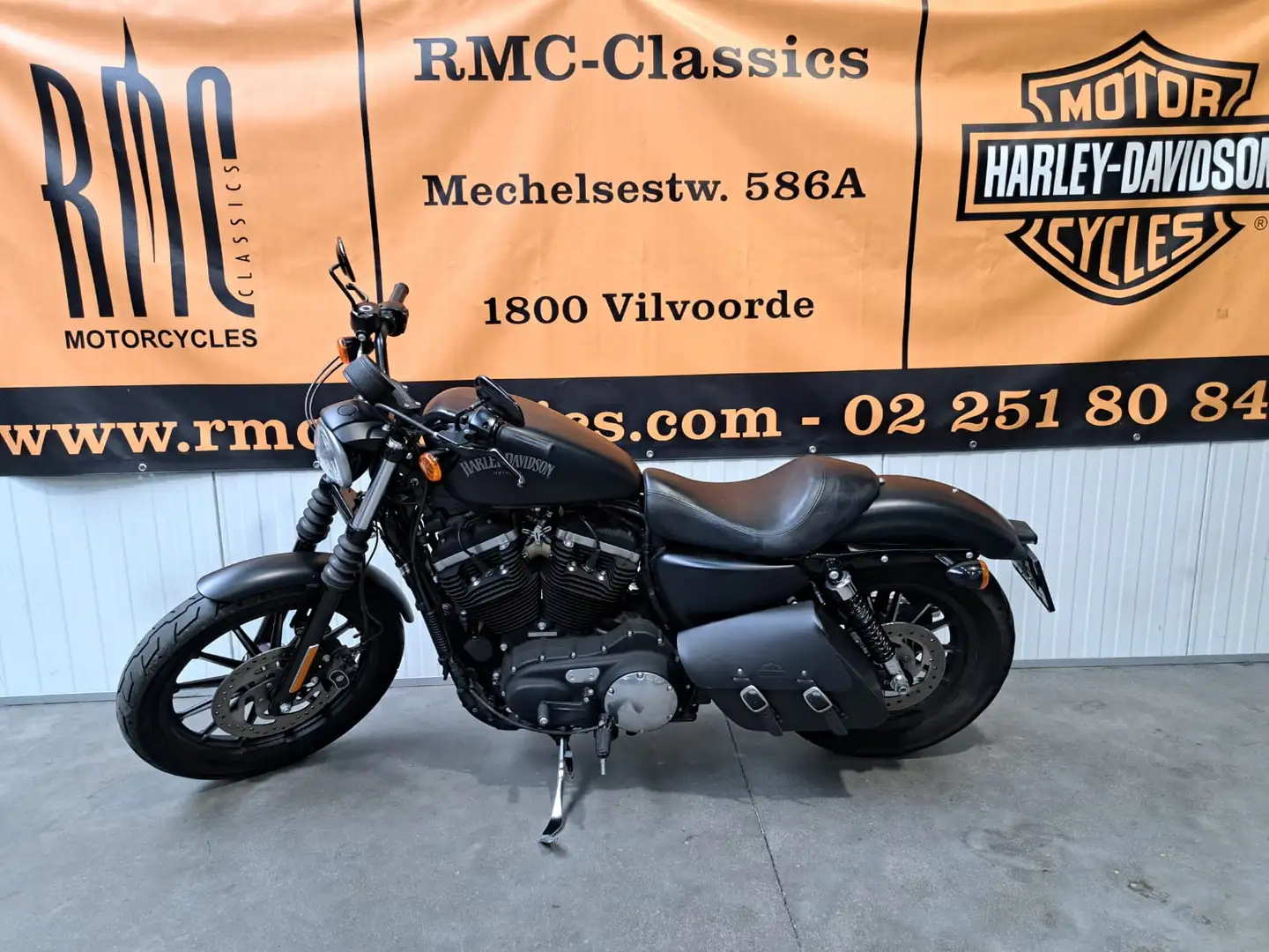 Harley-Davidson Sportster 883 - IRON Černá - 2
