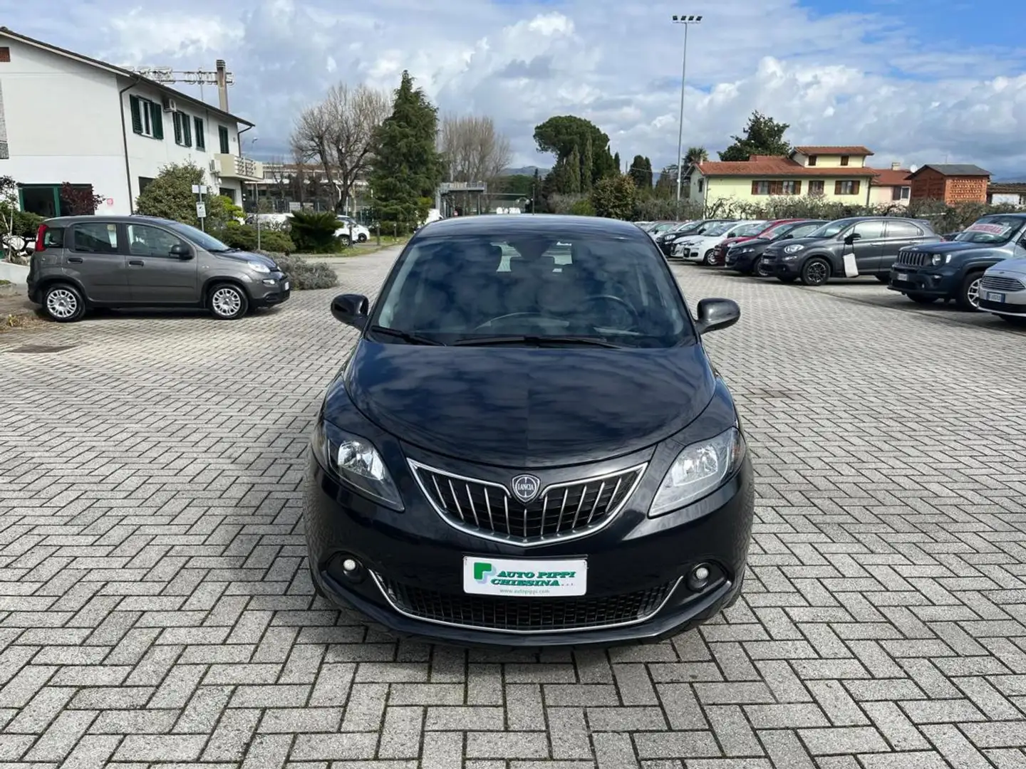 Lancia Ypsilon 1.0 FireFly 5 porte S&S Hybrid Gold Plus Nero - 2