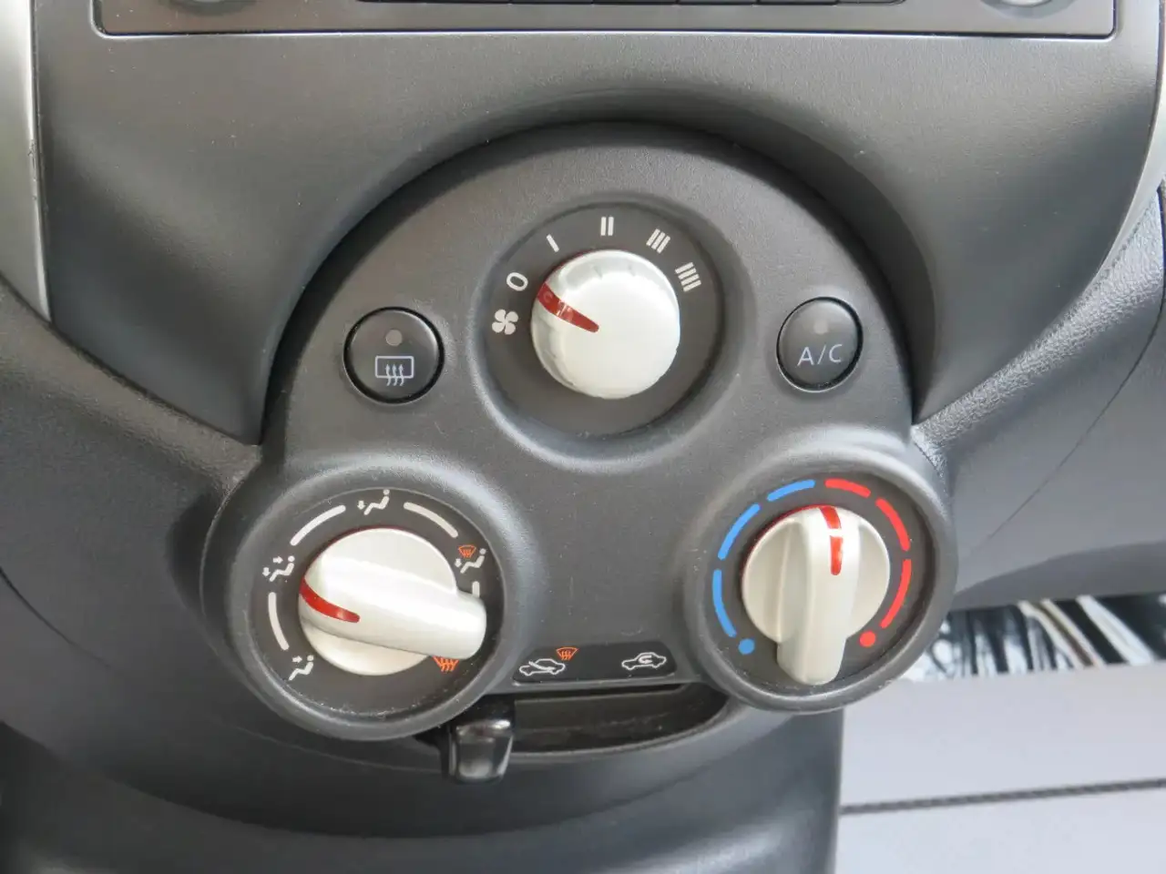 Nissan Micra снимка Nissan Micra