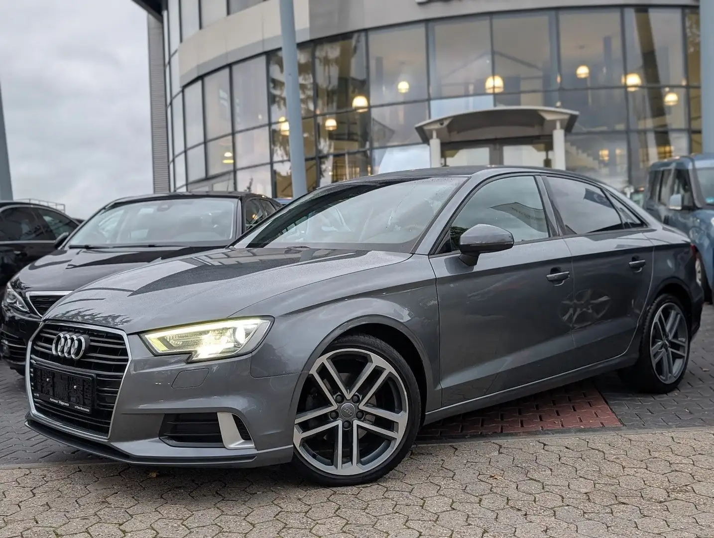 Audi A3 Limousine Sport*VIRTUAL*NAVI PLUS*PDC Grau - 2