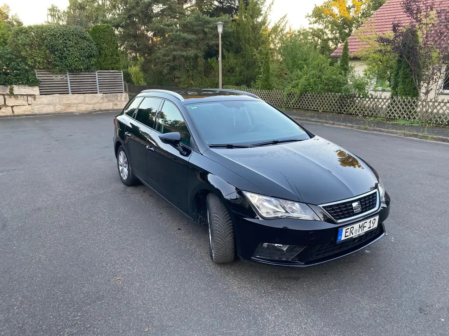 SEAT Leon Leon ST 1.6 TDI Start Schwarz - 1