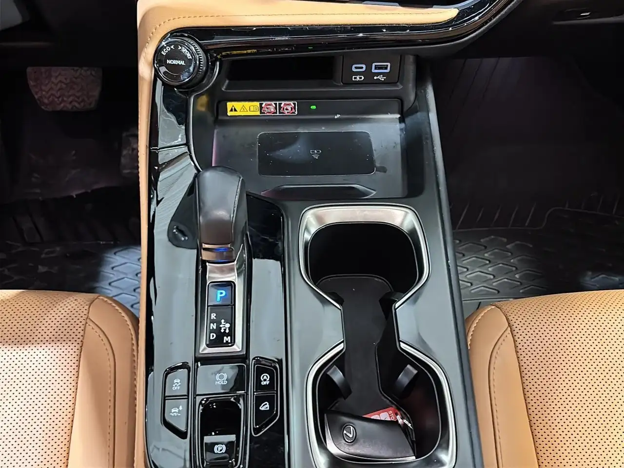 Lexus NX fotografie Lexus NX