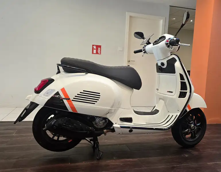 Vespa GTS Super Sport 300 - foto 3