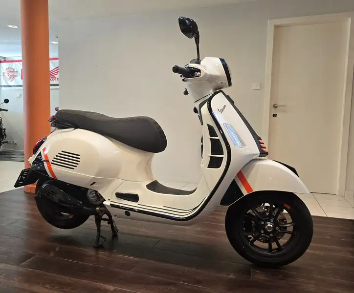 Vespa GTS Super Sport 300 - foto 2