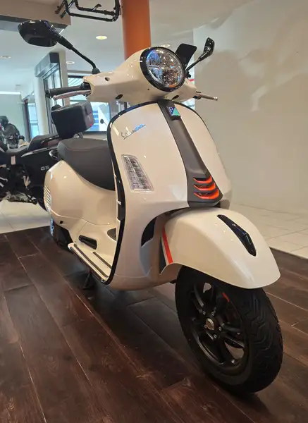Vespa GTS Super Sport 300 - foto 4