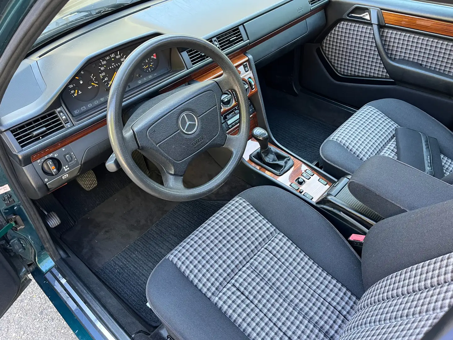 Mercedes-Benz E 200 E200T Modell SHD KLIMA MAL STOFF KARO Vert - 2