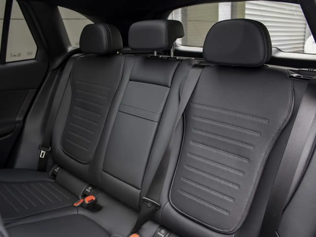 Mercedes-Benz GLC снимка Mercedes-Benz GLC