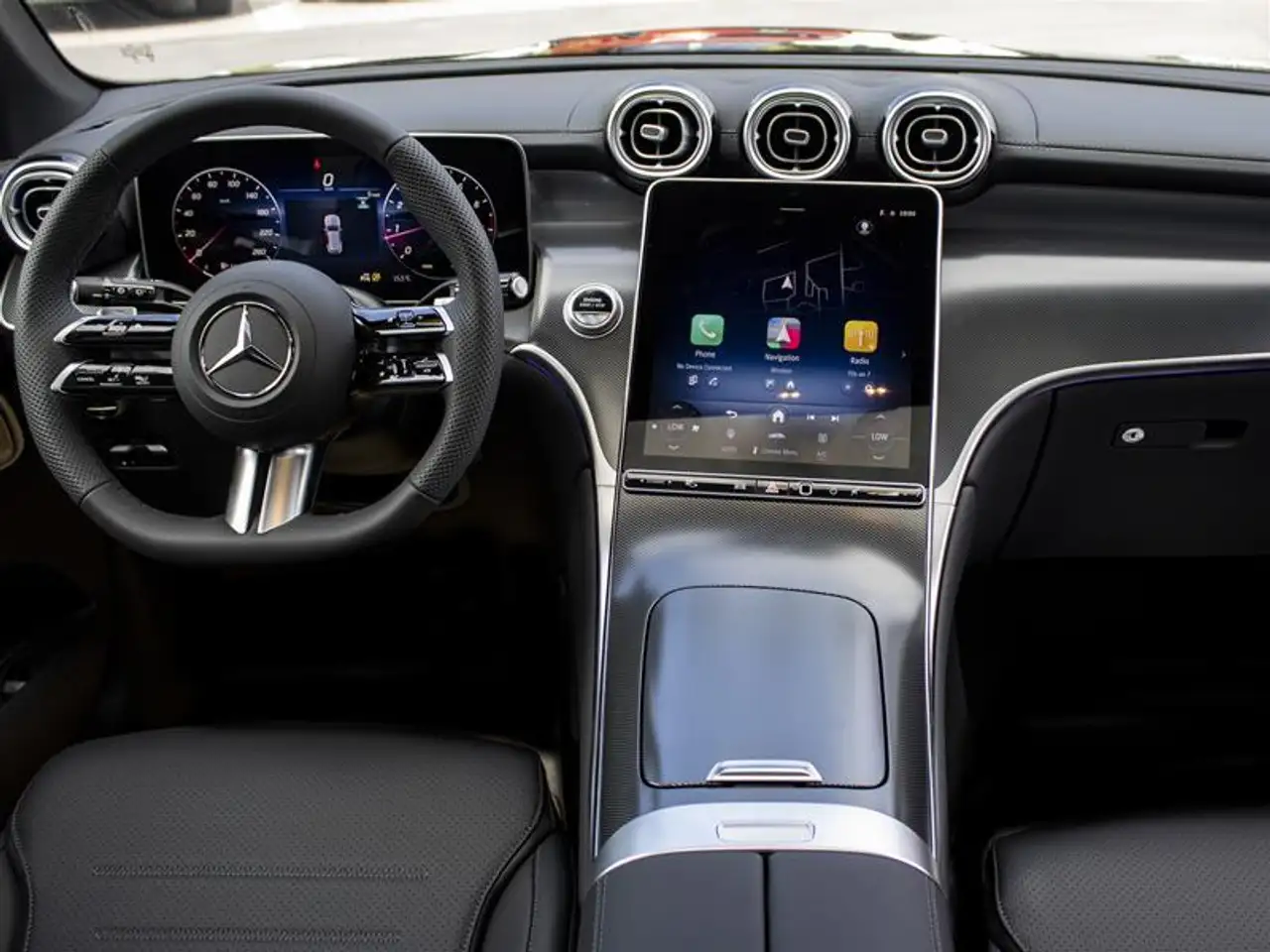 Mercedes-Benz GLC снимка Mercedes-Benz GLC