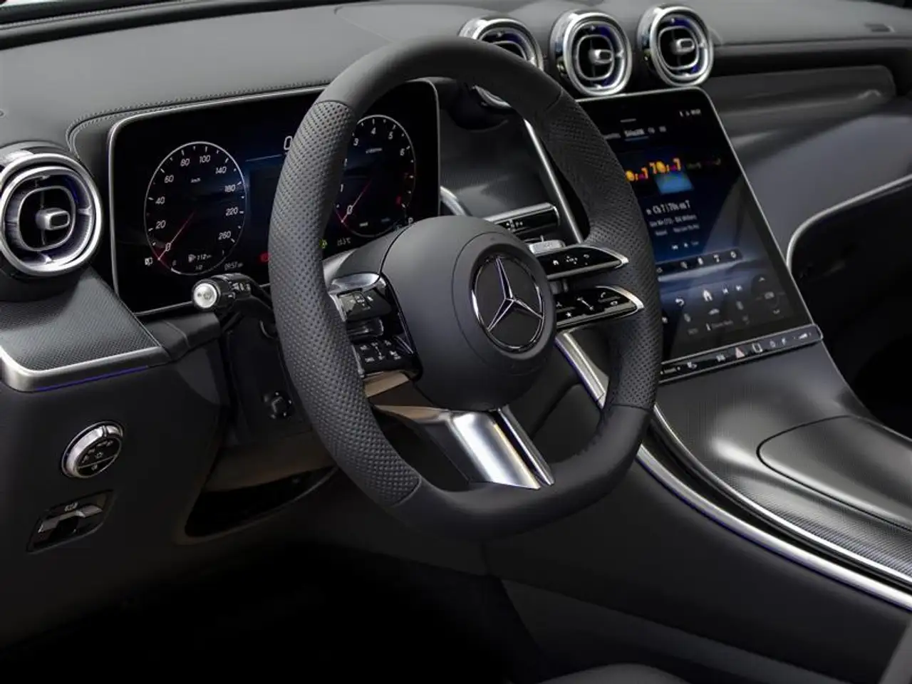 Mercedes-Benz GLC снимка Mercedes-Benz GLC