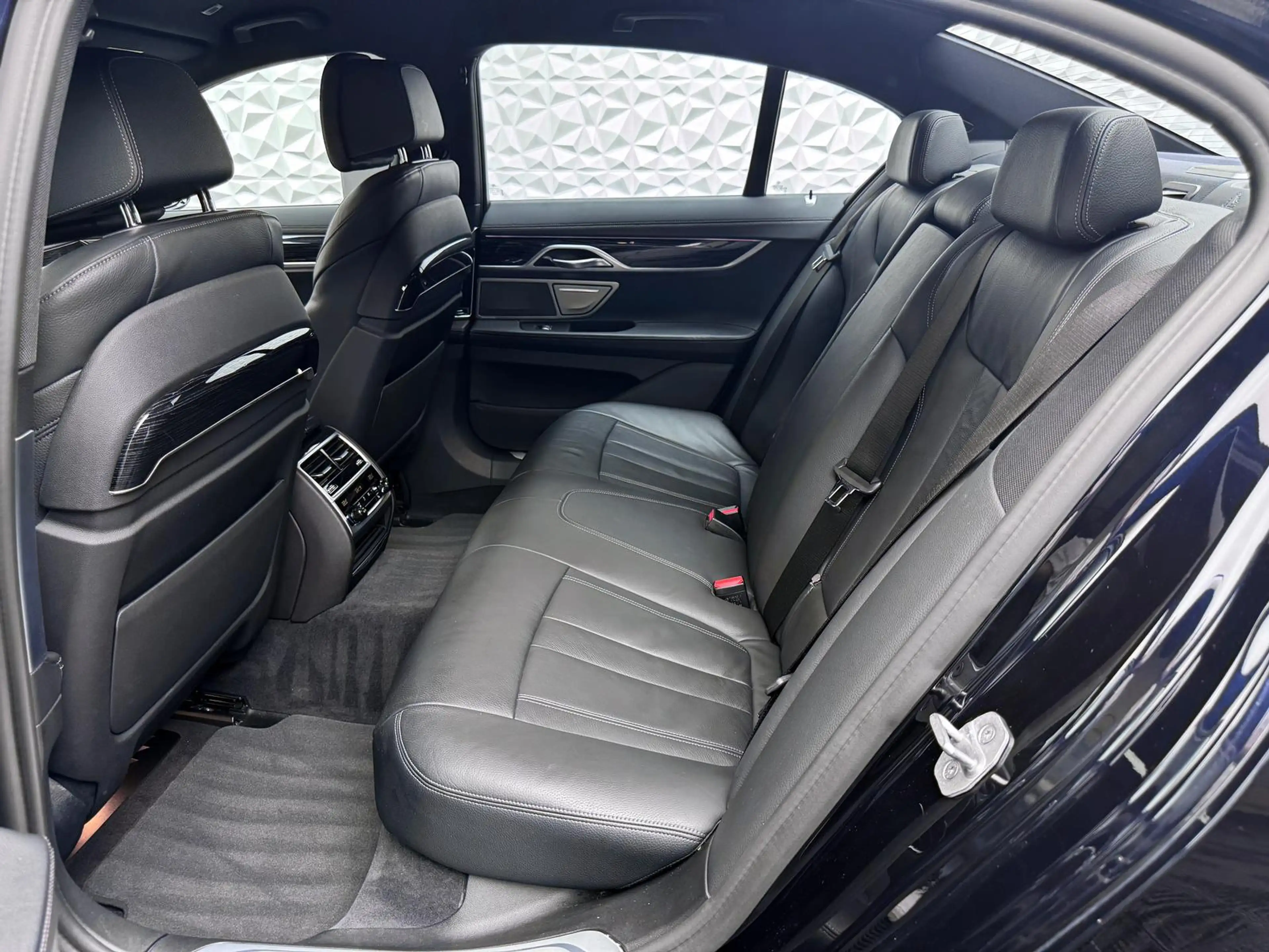 BMW 740 d XDR*M-PAKET*H&K*STANDHZG*HUD*MASSAGE*KEY*360° — photo 12