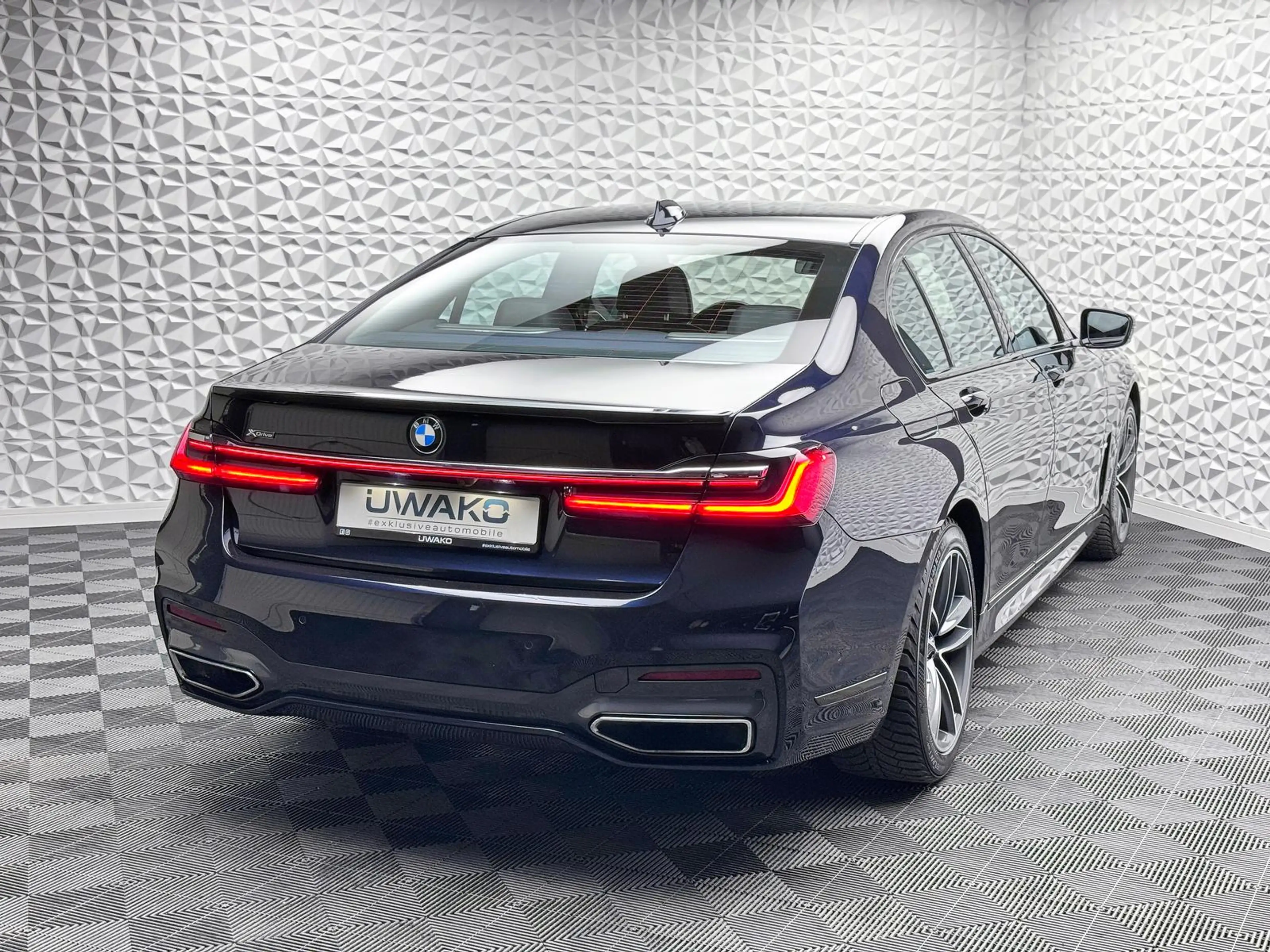 BMW 740 d XDR*M-PAKET*H&K*STANDHZG*HUD*MASSAGE*KEY*360° — photo 3