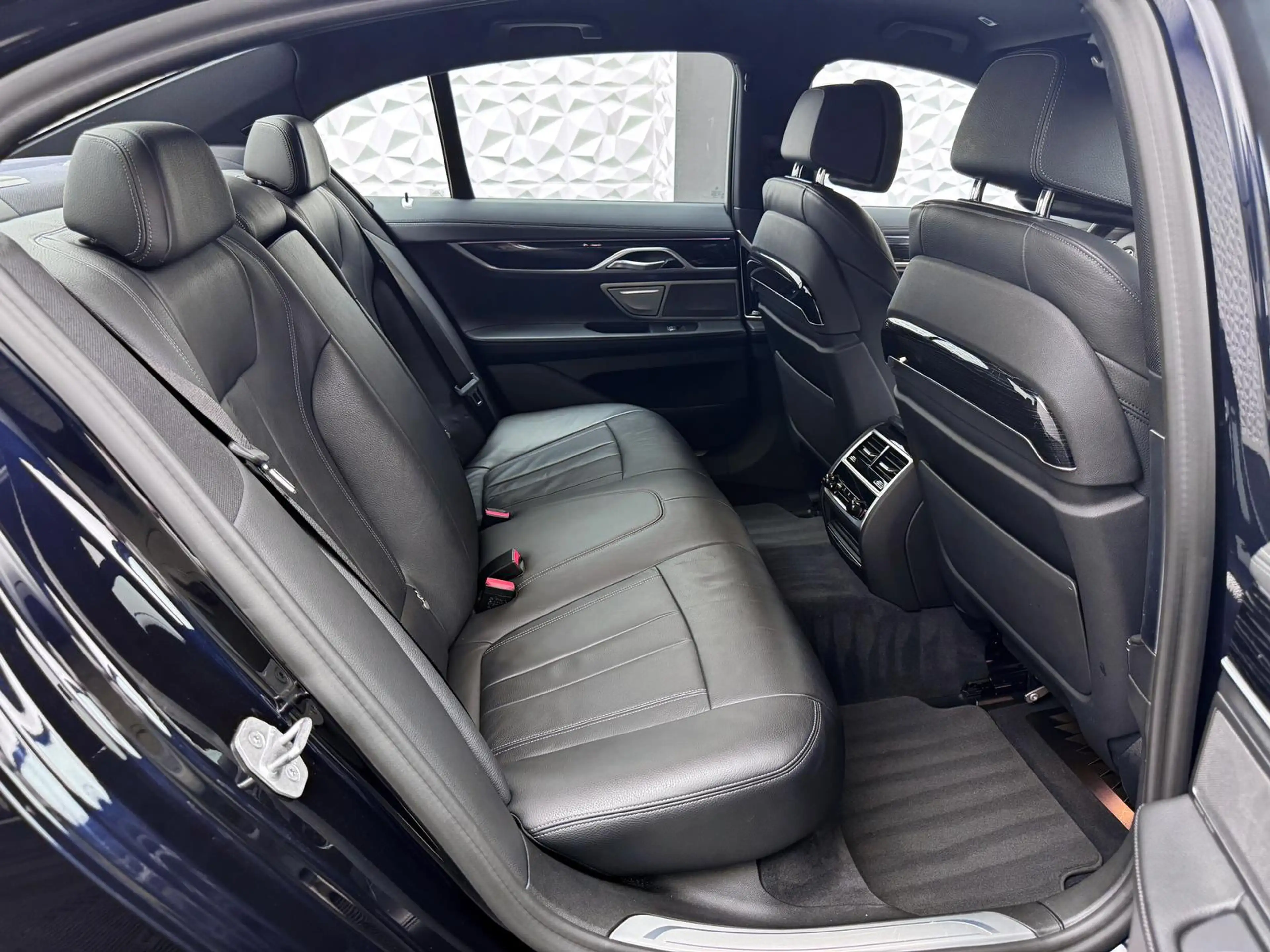 BMW 740 d XDR*M-PAKET*H&K*STANDHZG*HUD*MASSAGE*KEY*360° — photo 14