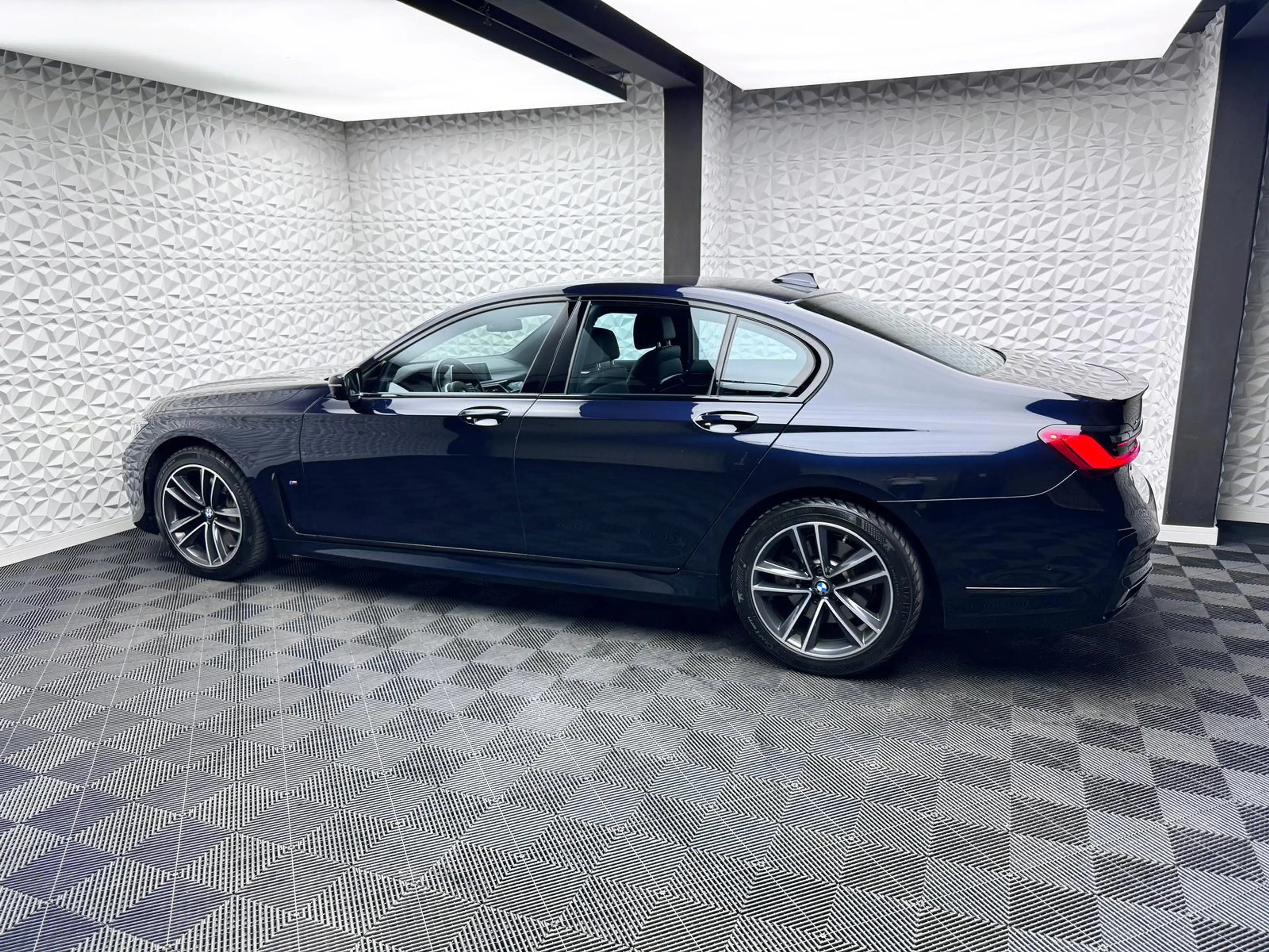 BMW 740 d XDR*M-PAKET*H&K*STANDHZG*HUD*MASSAGE*KEY*360° — photo 5