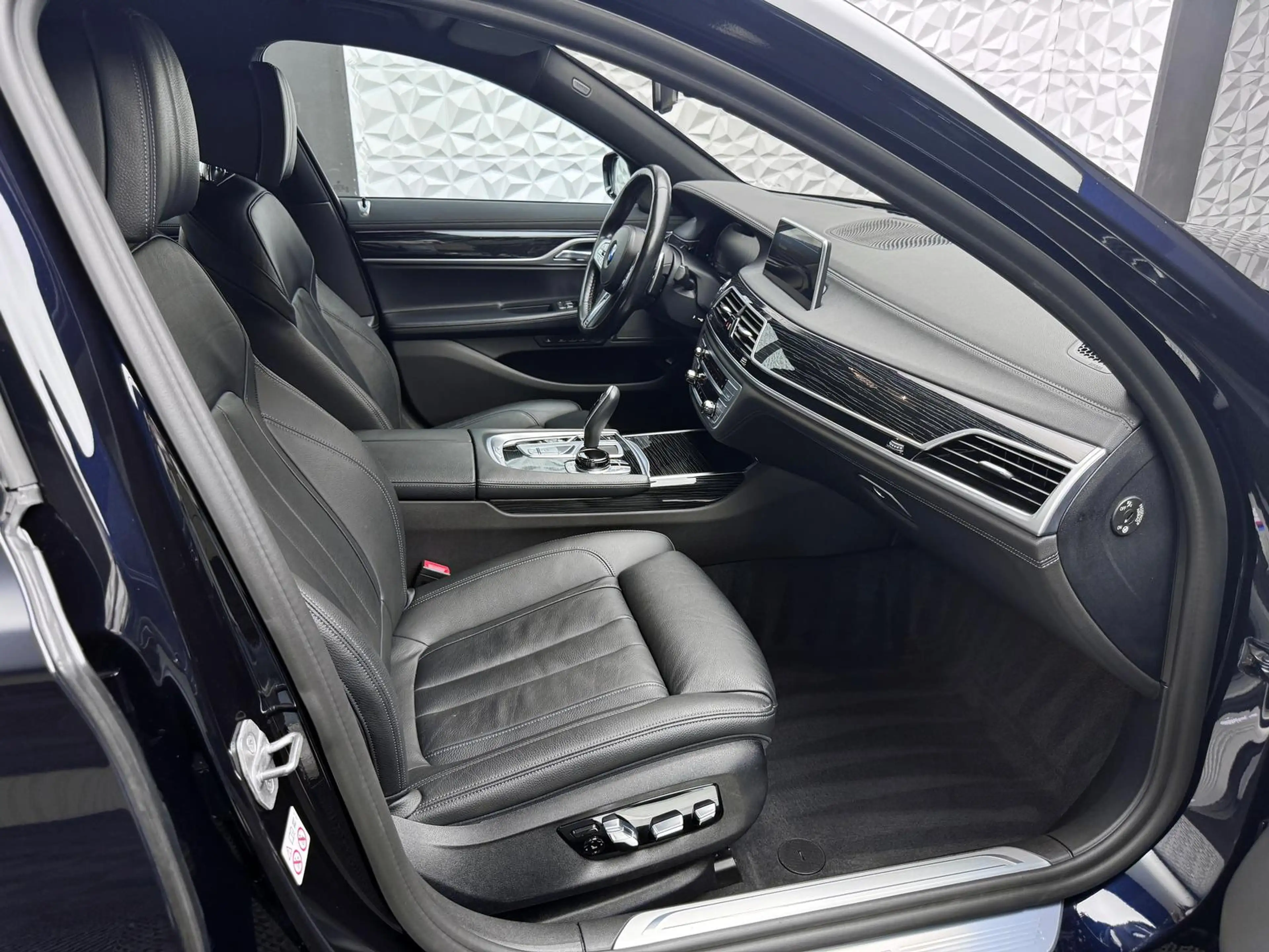 BMW 740 d XDR*M-PAKET*H&K*STANDHZG*HUD*MASSAGE*KEY*360° — photo 10