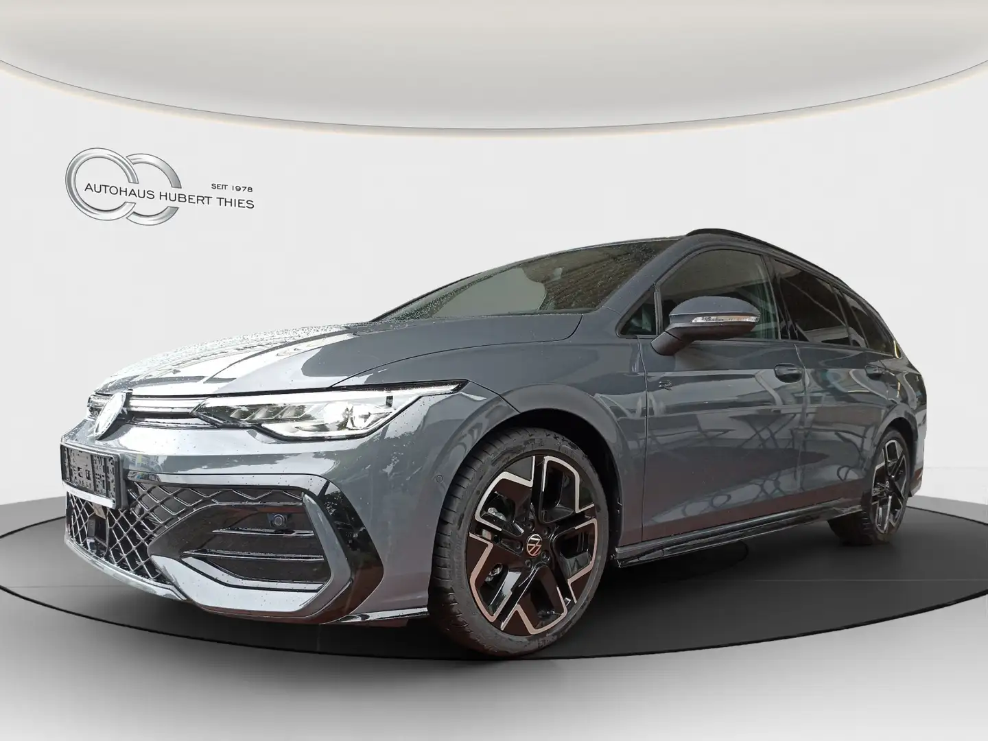 Volkswagen Golf Var. VIII 1.5 eTSI DSG R-Line Grau - 1