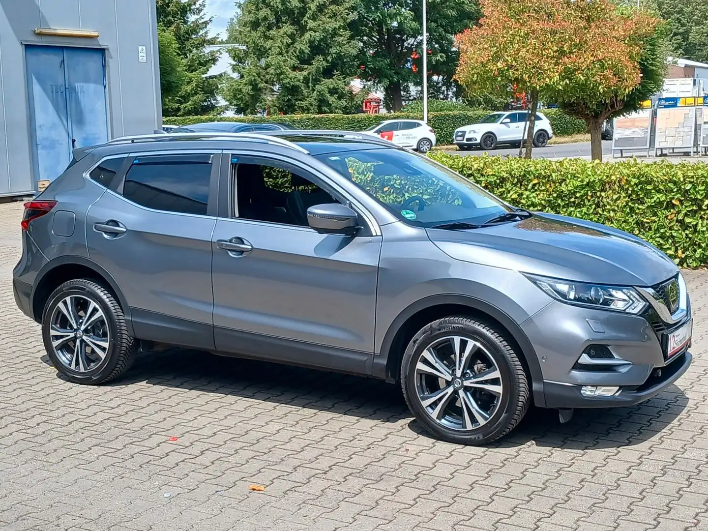 Nissan Qashqai N-Connecta*Garante*Panorama*360-Grad* Gris - 1