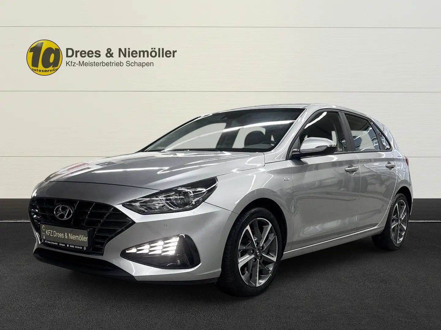 Hyundai i30 Trend Mild-Hybrid+Kamera+DAB+APP+SHZ+LHZ Silber - 1